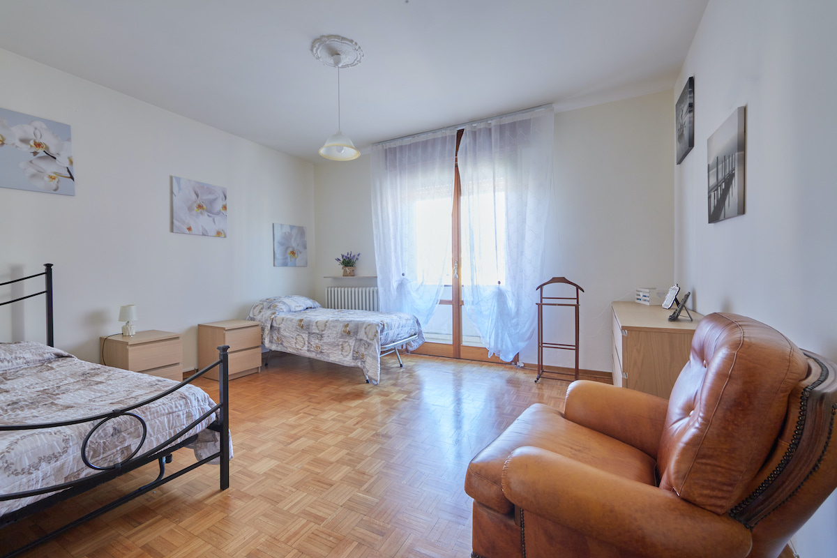 immagine camera della casa famiglia il giardino