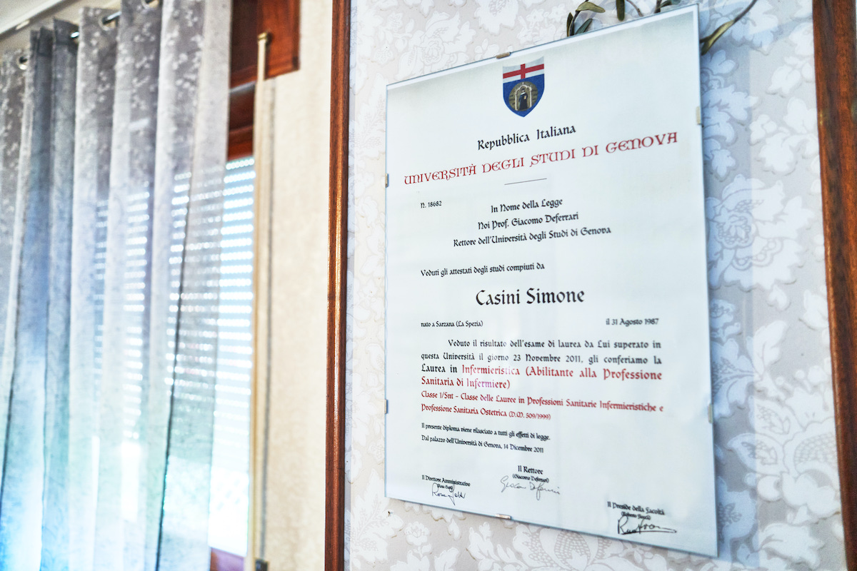 immagine laurea in infermieristiche del titolare della casa famiglia il giardino